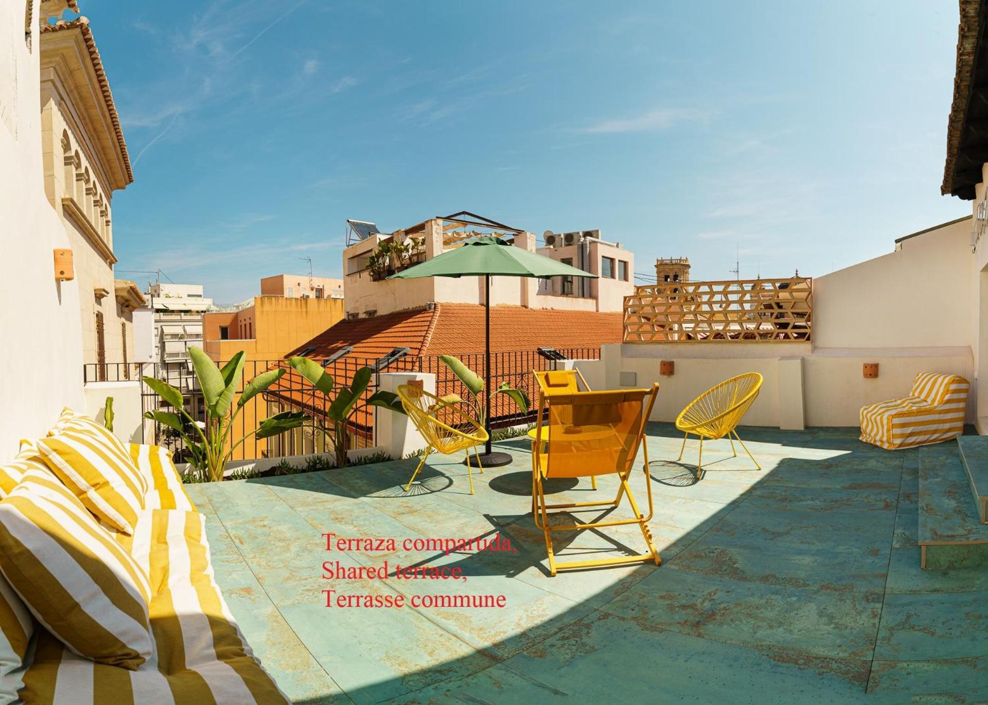 Apartment With Exceptional Charm In Historic Center Of Alicante Exterior photo