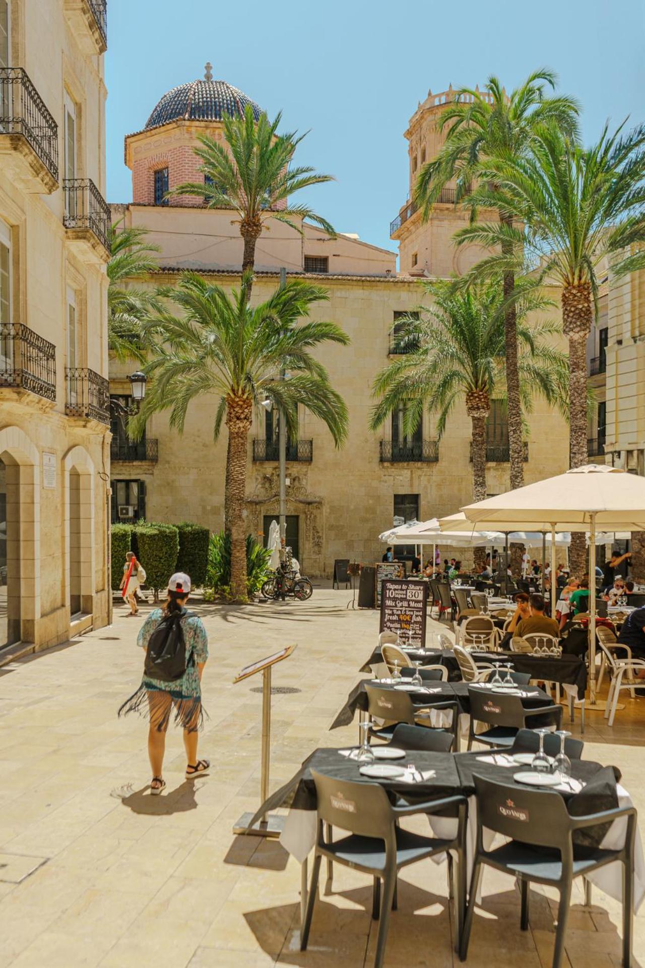 Apartment With Exceptional Charm In Historic Center Of Alicante Exterior photo